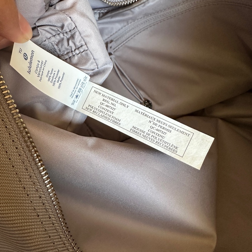 NWT Lululemon City Adventurer Tote Dark Chrome 24L - Picture 13 of 13